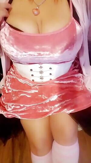 I touch my boobs too much. It's a problem. But check the sparkly necklace 😍😍