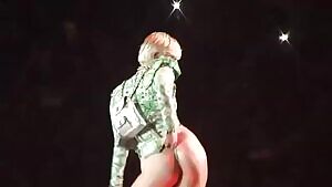 A lot of people find this Miley Cyrus phase trashy or dirty but in my unpopular opinion she's never looked better