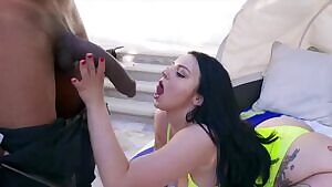 Payton Preslee servicing Dredd's massive cock