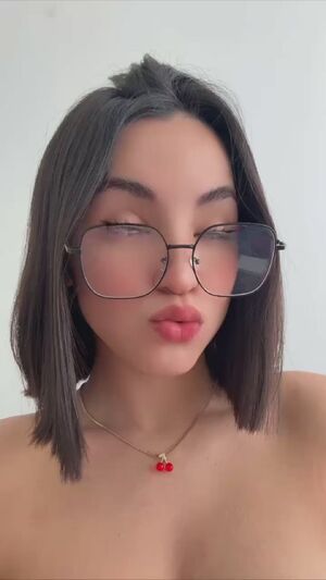 Try to focus only on my glasses...