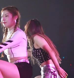 ITZY - Yeji & Chaeryeong