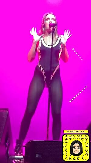 Tove Lo flashes her tits during a concert