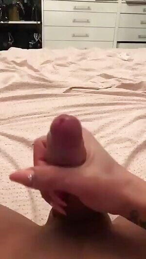 Shemale Afet Cums Nice