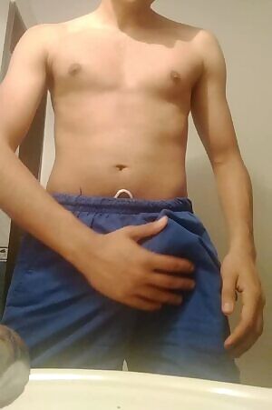 Just playing with my bulge 😅