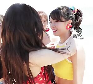 Twice - Nayeon & Momo