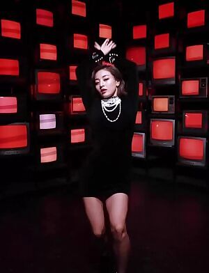 TWICE - Jihyo & Sana