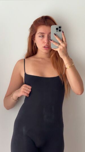 Tight leggings Facial Feet Handjob Trans girls