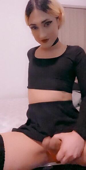 c’mere and let me slap u with my half soft cock 😜😬