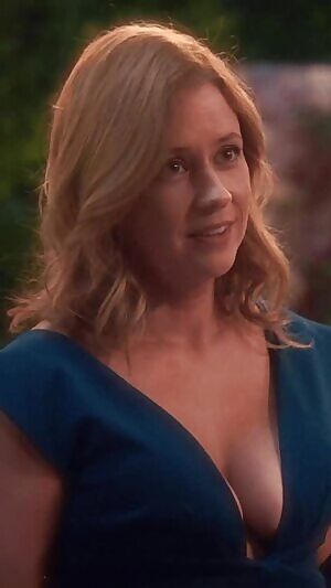 Jenna Fischer is such a sexy fucking MILF