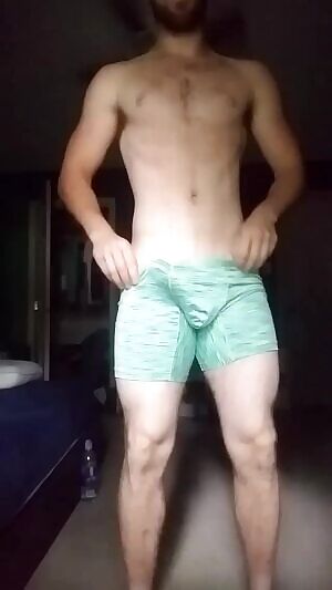 Male version of struggling with yoga pants😎