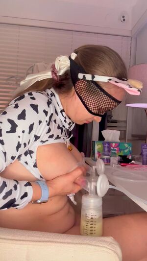 Hucow Big Tits Homemade Milk Milking