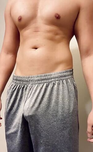 Had a few requests to see my bulge in gym shorts so here it is