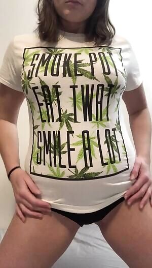 Smoke pot 💨 eat twat 😋 smile a lot 😊