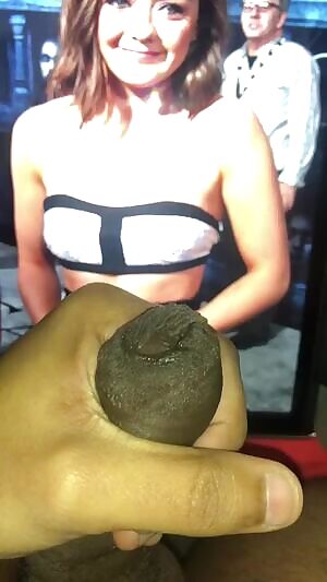 Hope you enjoy me cumming hard onto Maisie Williams