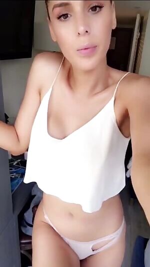 Carmen Carrera dancing on snapchat