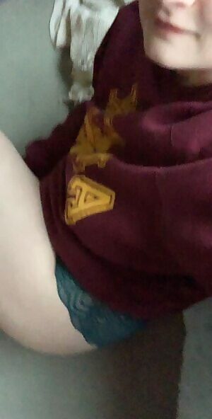 Quarantine fashion: sweatshirt and panties