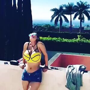 Una chica de el programa Enamorándonos.