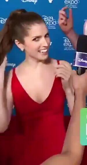 Anna Kendrick is so adorable. I want to cum all over her face.