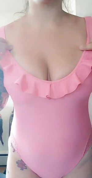 Like my new bathing suit? mom lie