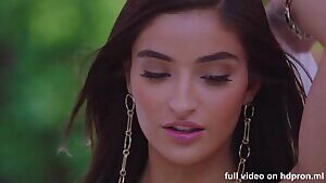 Vixen – Ariana Marie, Emily Willis Pushed In The Right Direction