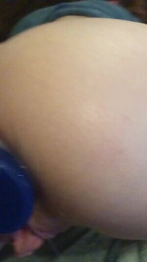 Watch her creamy hole pop around the knot