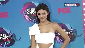 Victoria Justice - Teen Choice Awards Red Carpet