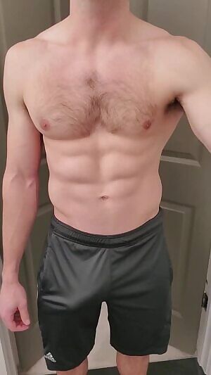 Is this bulge in my gym shorts distracting?