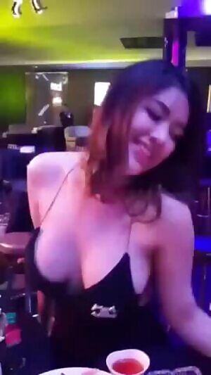 jigglyboobs