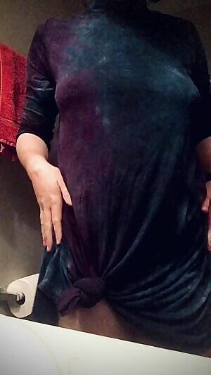 Hairy puss dancing in the bathroom !