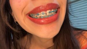 Giantess IRL Amateur Lips Lipstick Long Tongue