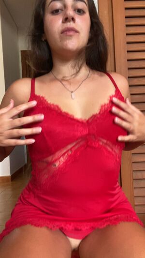 Sneakers Homemade Latina MILF Masturbating