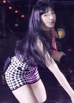 Red Velvet - Joy cleavage