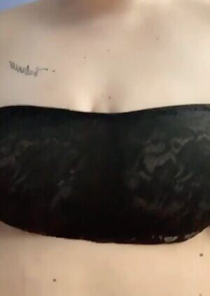 Mondays suck... cum play with me😈