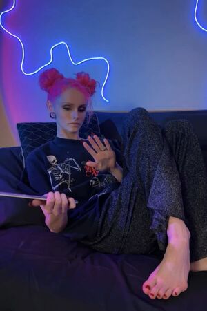 Goth Feet Egirl pink hair