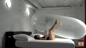 Looner Balloons Brunette Celebrity Clips4Sale