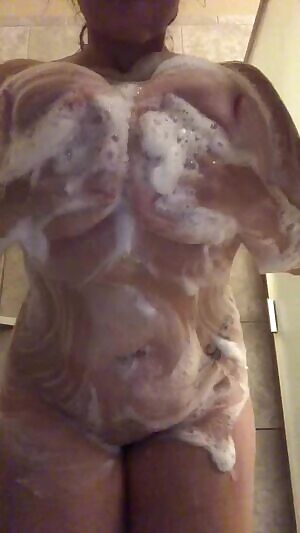 While hubby and the kids are away, Momma’s gunna play...🧼💦