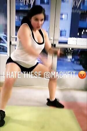Ariel Winter doing something that makes her tits bounce