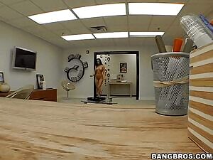 Rachel Starr is the fun kind of filth