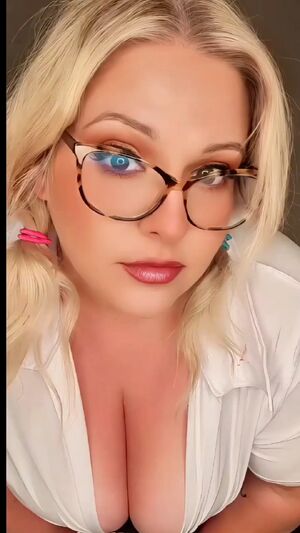 Big Tits Blonde MILF SFW TikTok