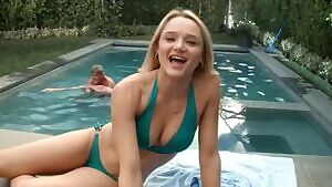Hunter King - sexy green bikini