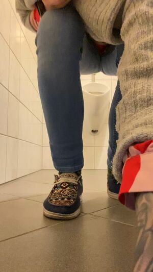 ToiletPOV Amateur Feet Homemade POV