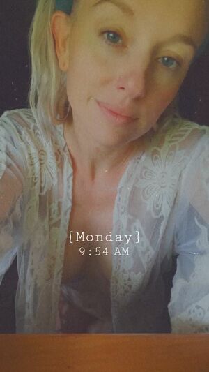 Queefing Amateur Cute MILF Queef