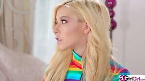 My First Time Squirting - Kenzie Reeves, Cadence Lux