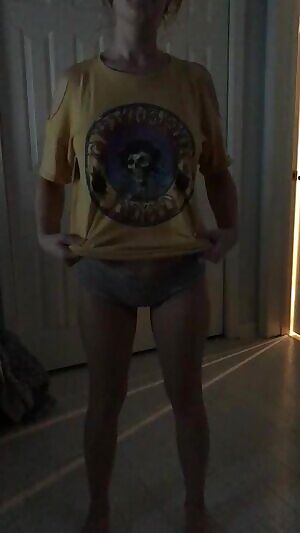 Late night pajama flash🤗 come snuggle😘