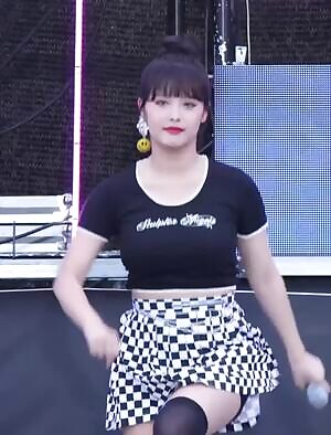 Momoland - Bouncy Ahin