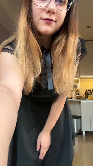 Fuck a goth Mommy (me) tonight (;