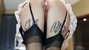 A nice buttplug and pierced vagina caw caw