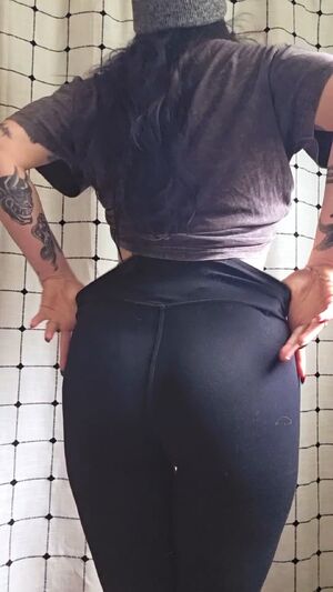 Panty Reveal Amateur Ass AssholeBehindThong Bending Over