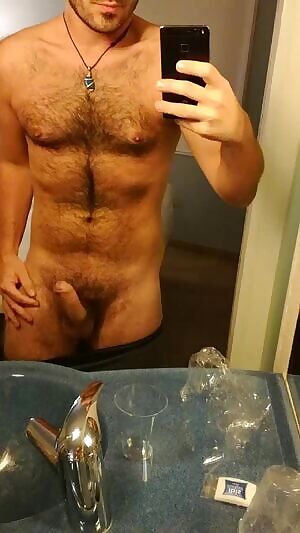 Tell me what should i whisper you to make u very wet.. ;) PM always welcomed. Viens jouer !