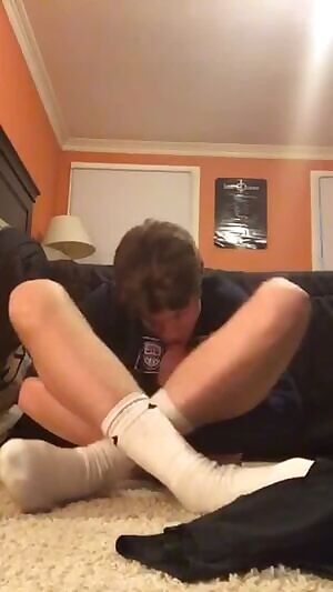 Here’s another dirty video of my sucking my cock.. tell me what you think 😘😋